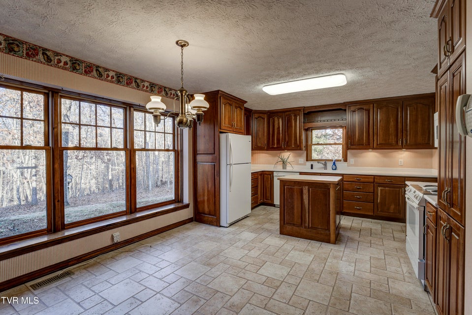 Photo #25: 150 Miller Crossing