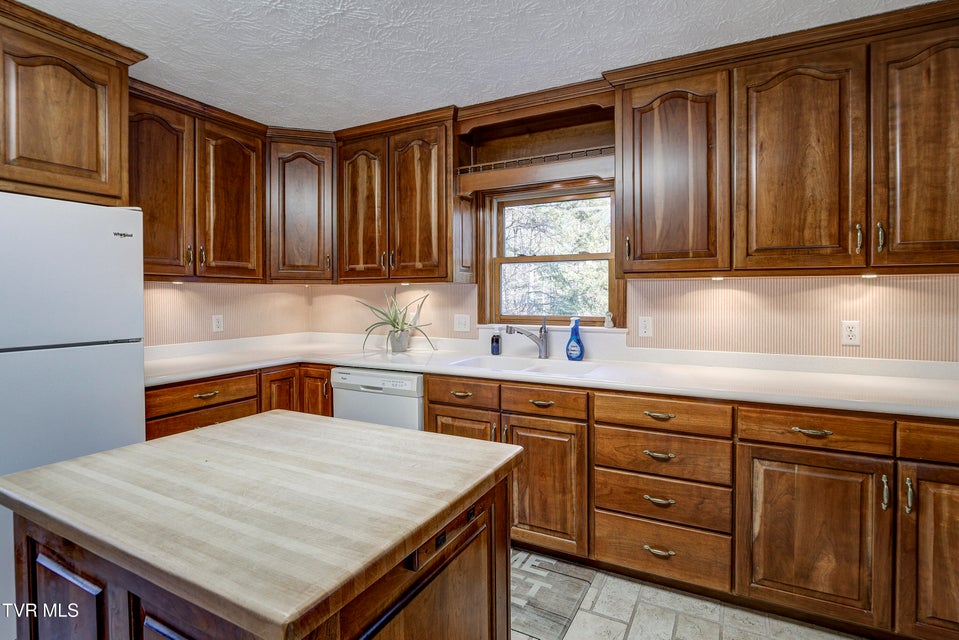 Photo #28: 150 Miller Crossing