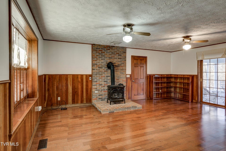 Photo #31: 150 Miller Crossing