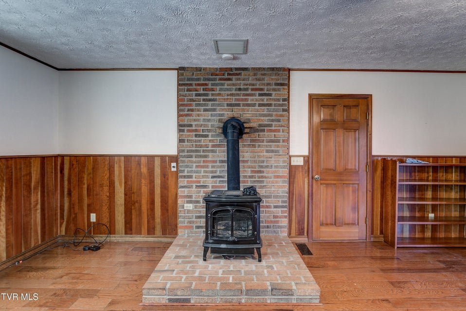 Photo #33: 150 Miller Crossing