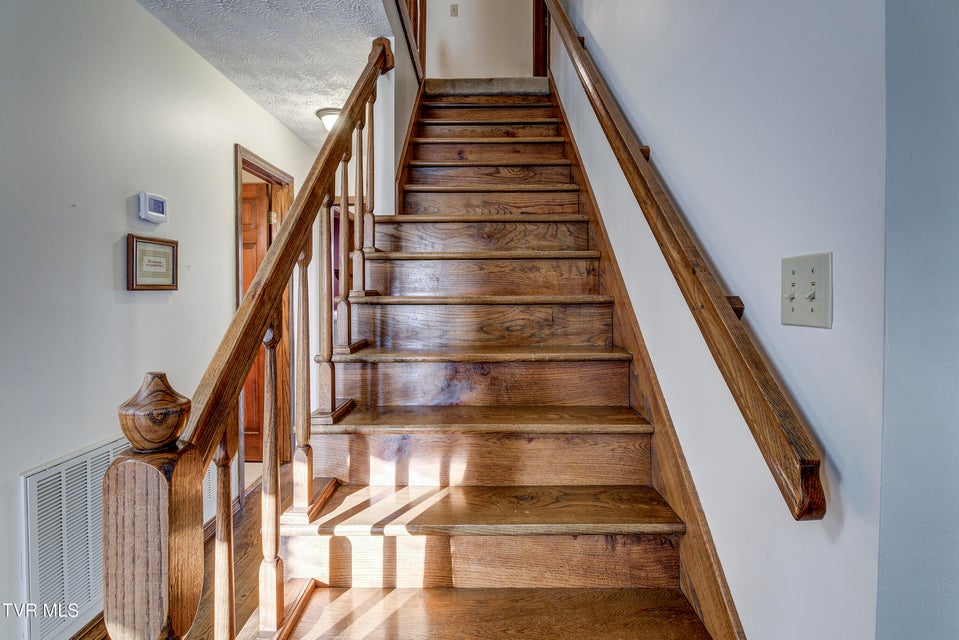 Photo #37: 150 Miller Crossing