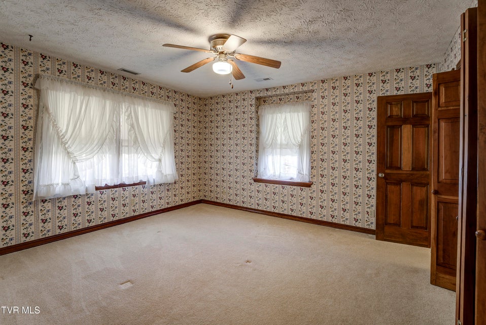 Photo #38: 150 Miller Crossing