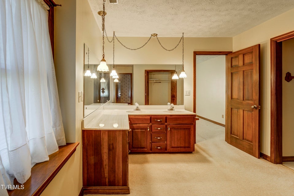 Photo #41: 150 Miller Crossing