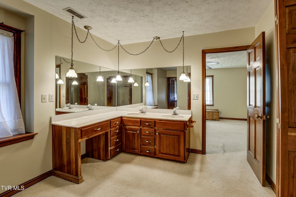 Photo #42: 150 Miller Crossing