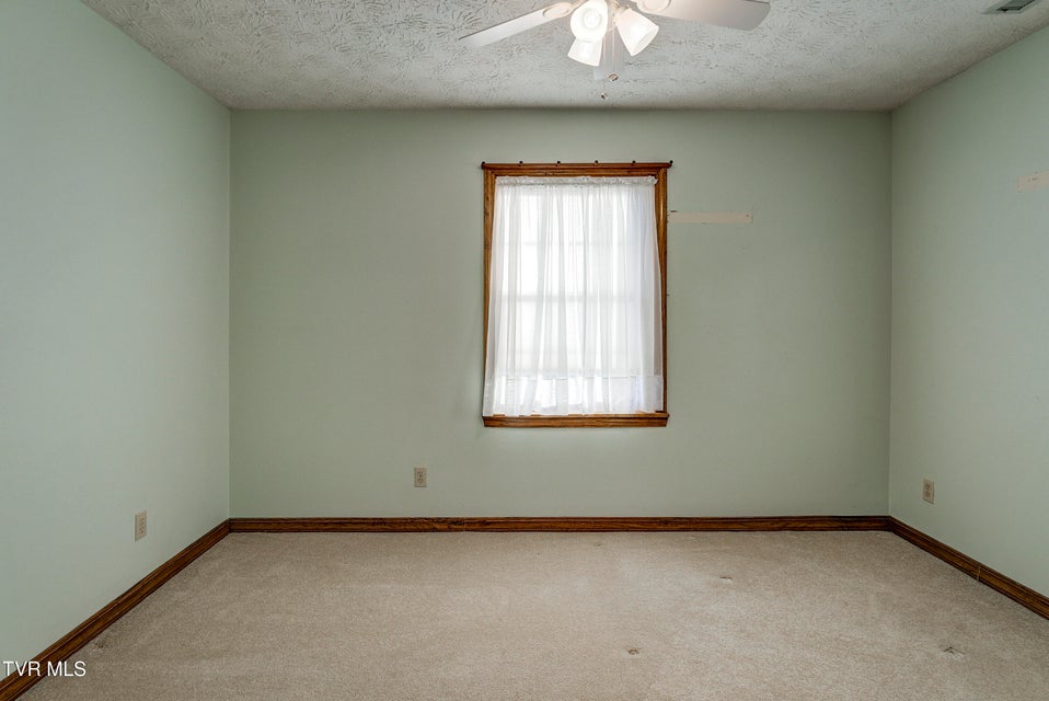 Photo #47: 150 Miller Crossing