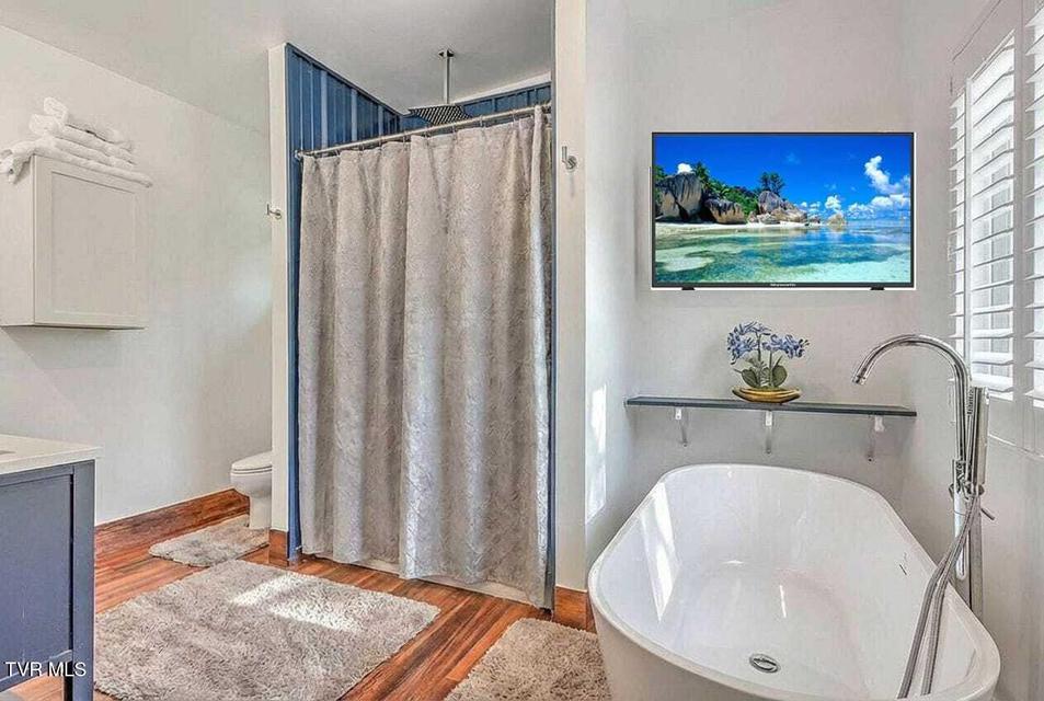 Photo #4: 3 Overlook Court