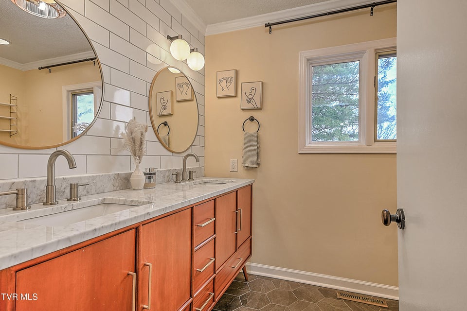 Photo #49: 149 Kingsbridge 