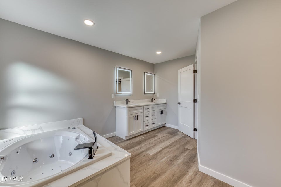 Photo #40: 1105 Laurelwood Lane