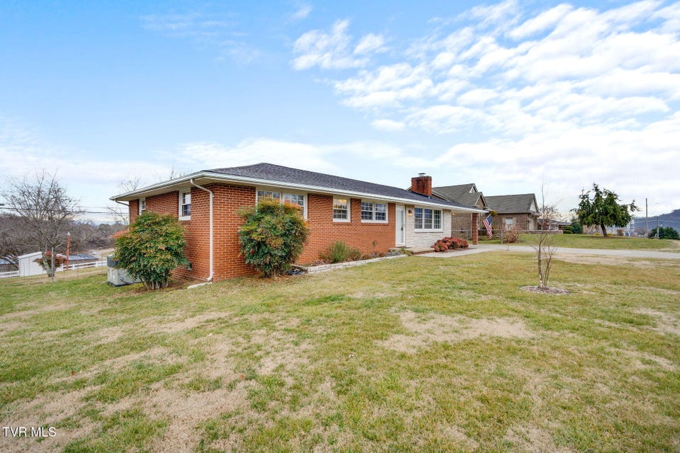 Photo #2: 817 Mimosa Drive