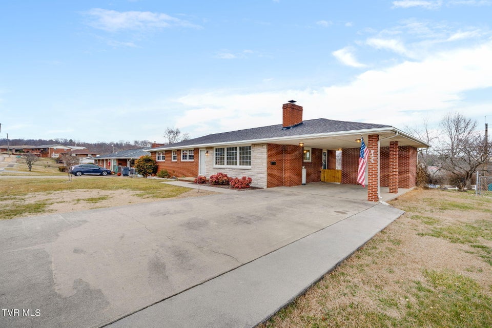 Photo #3: 817 Mimosa Drive