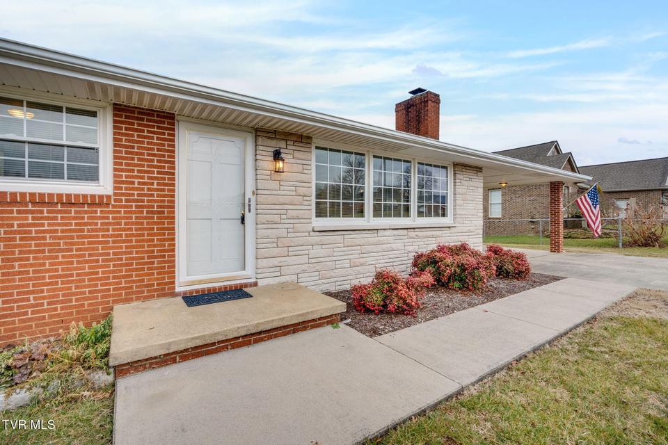 Photo #4: 817 Mimosa Drive