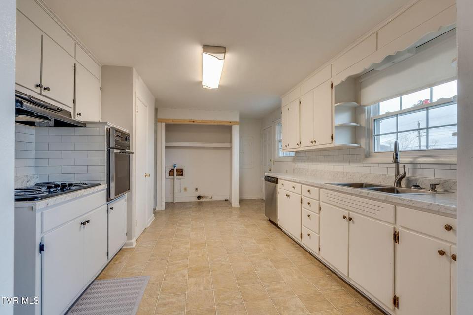 Photo #9: 817 Mimosa Drive