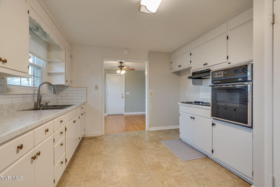 Photo #12: 817 Mimosa Drive