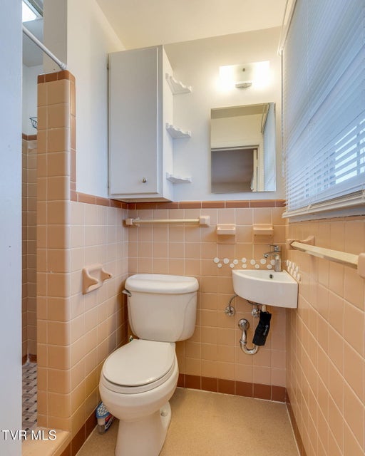 Photo #16: 817 Mimosa Drive