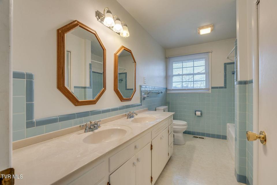 Photo #20: 817 Mimosa Drive