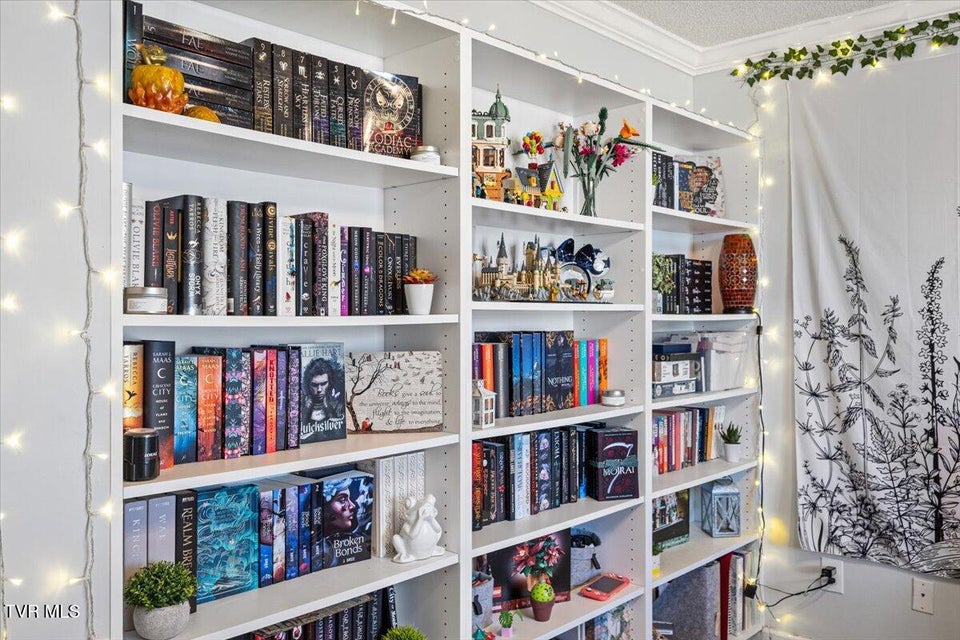 Photo #8: 1069 Snowden Terrace