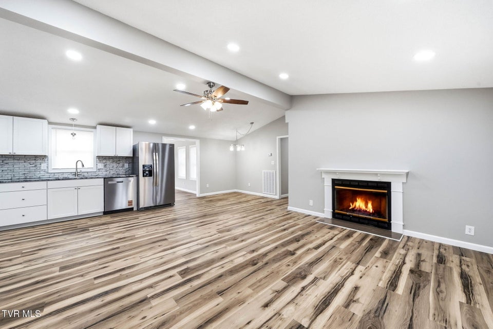 Photo #5: 68 Harold Cemetery Road