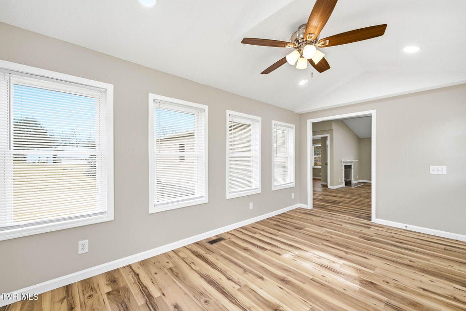 Photo #19: 68 Harold Cemetery Road