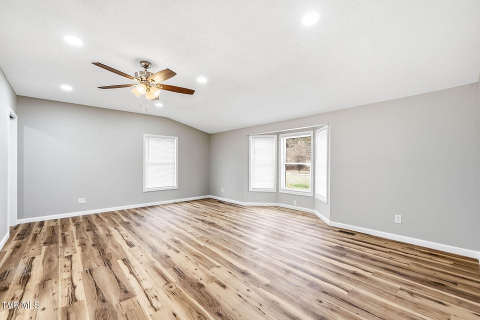 Photo #16: 68 Harold Cemetery Road