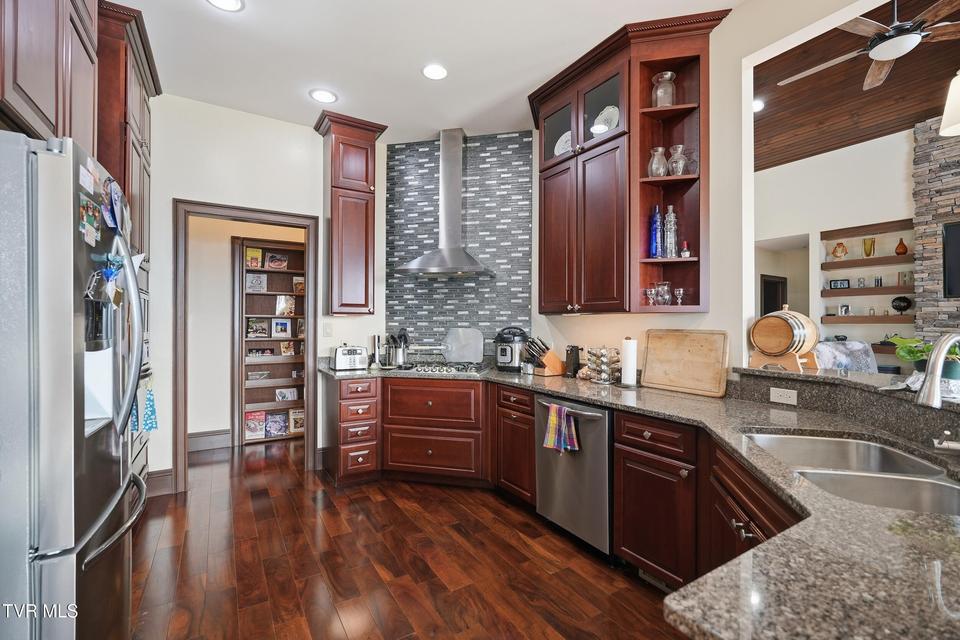 Photo #16: 290 Spyglass Drive