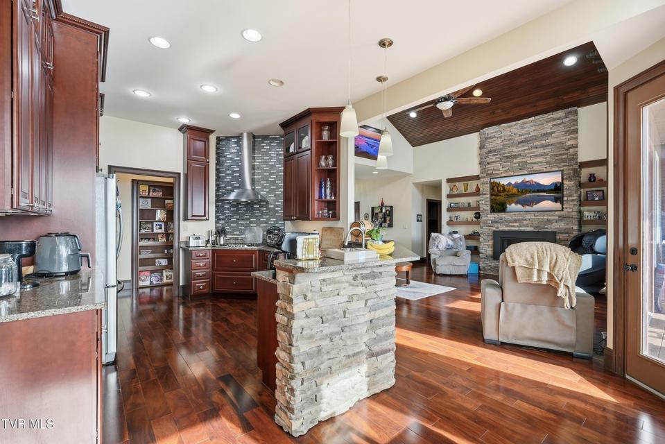 Photo #18: 290 Spyglass Drive