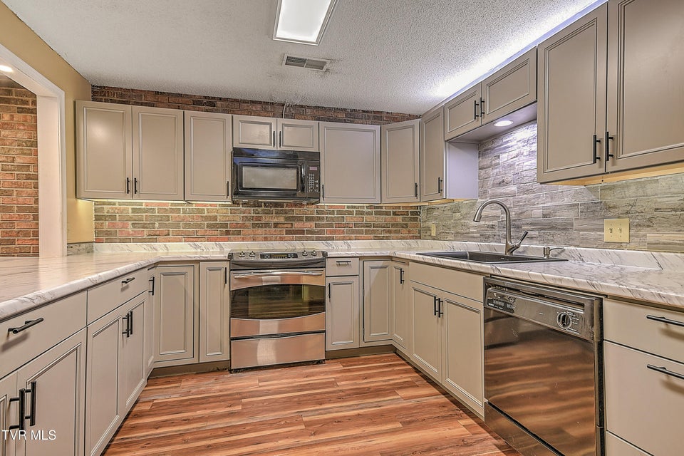 Photo #15: 500 Fleetwood Drive