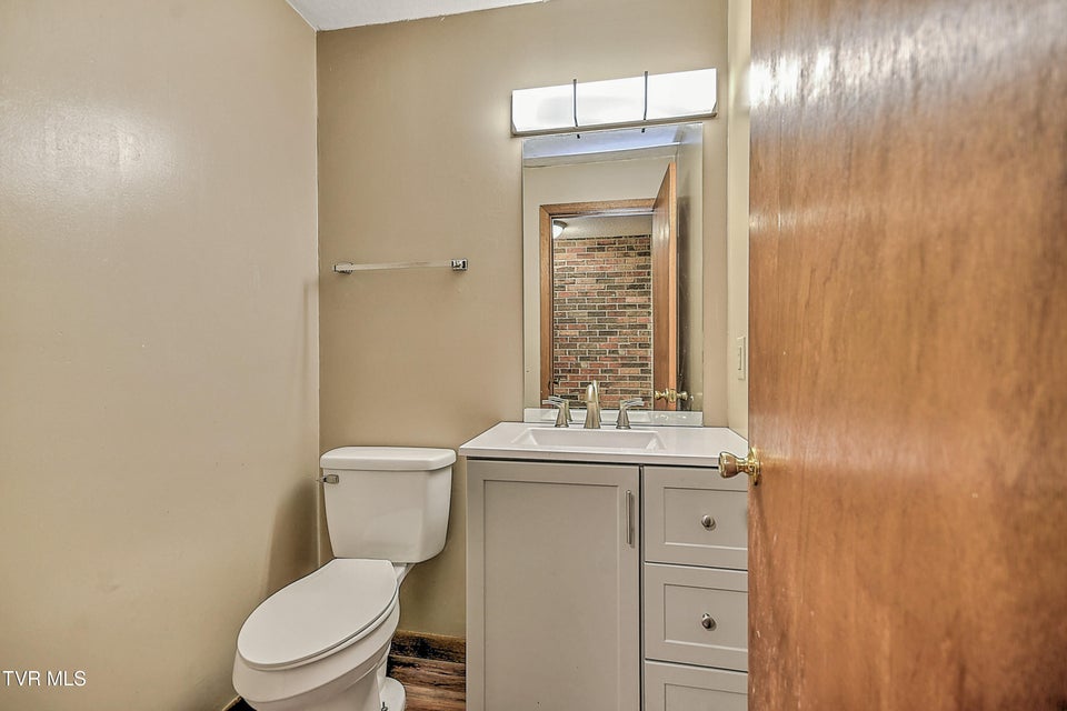 Photo #21: 500 Fleetwood Drive