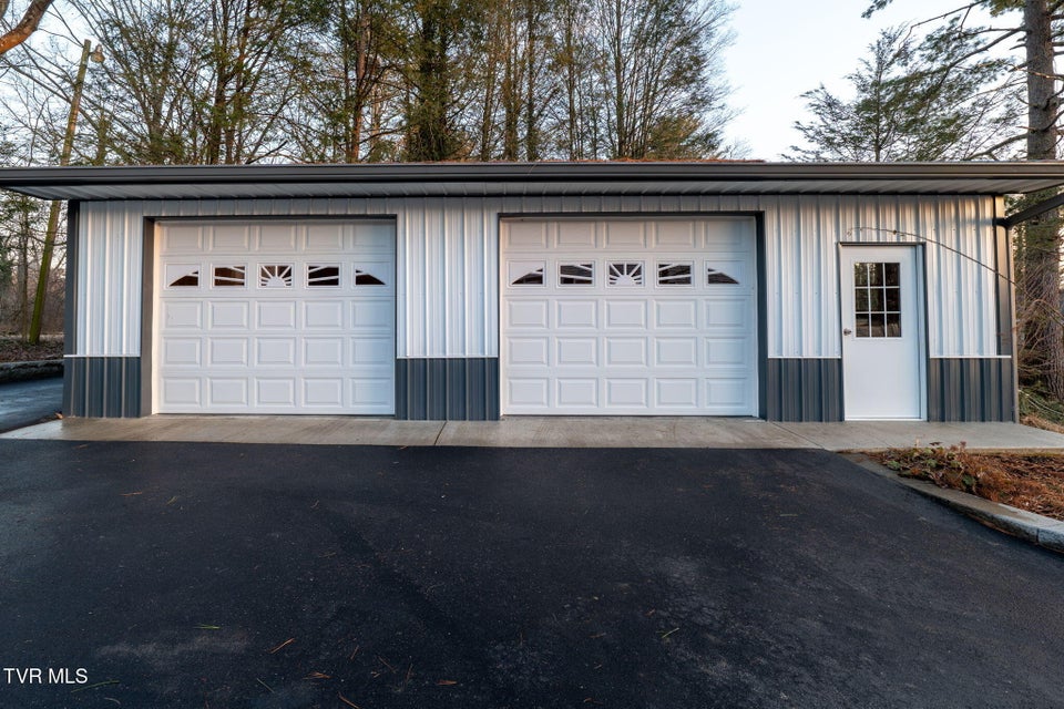 Photo #11: 2111 Lee Highway