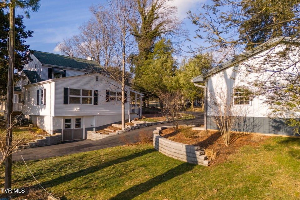 Photo #14: 2111 Lee Highway