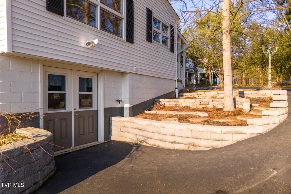 Photo #16: 2111 Lee Highway