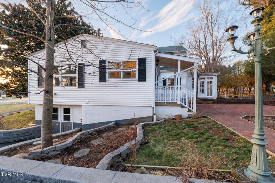 Photo #17: 2111 Lee Highway