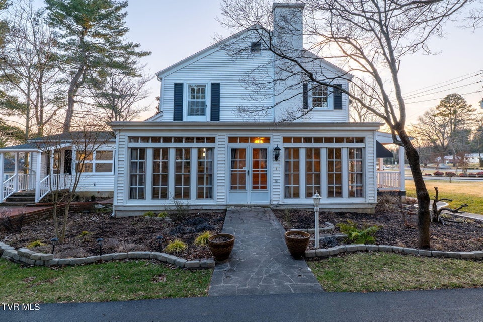 Photo #18: 2111 Lee Highway