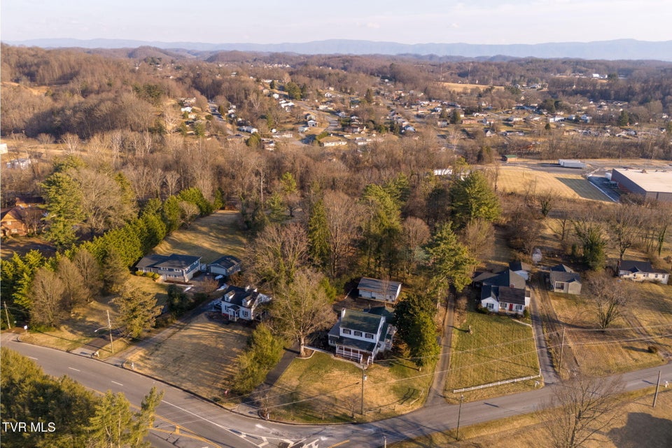 Photo #21: 2111 Lee Highway