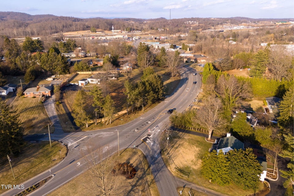 Photo #22: 2111 Lee Highway