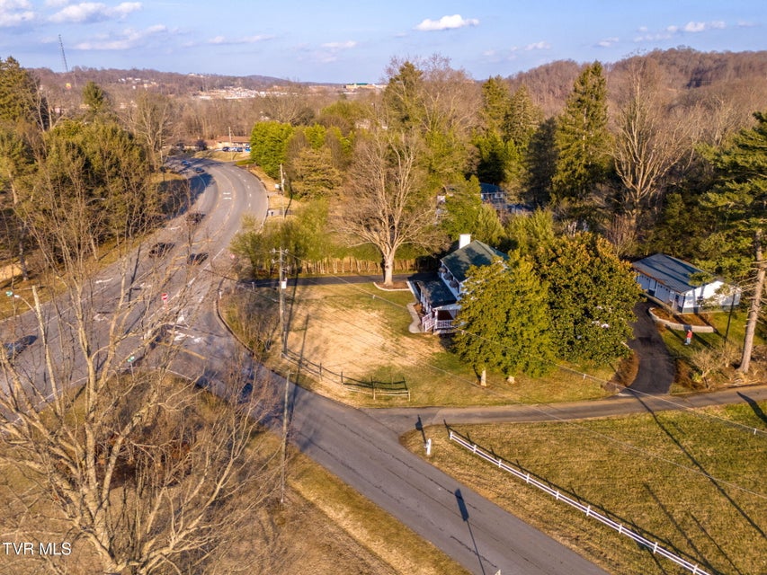 Photo #23: 2111 Lee Highway