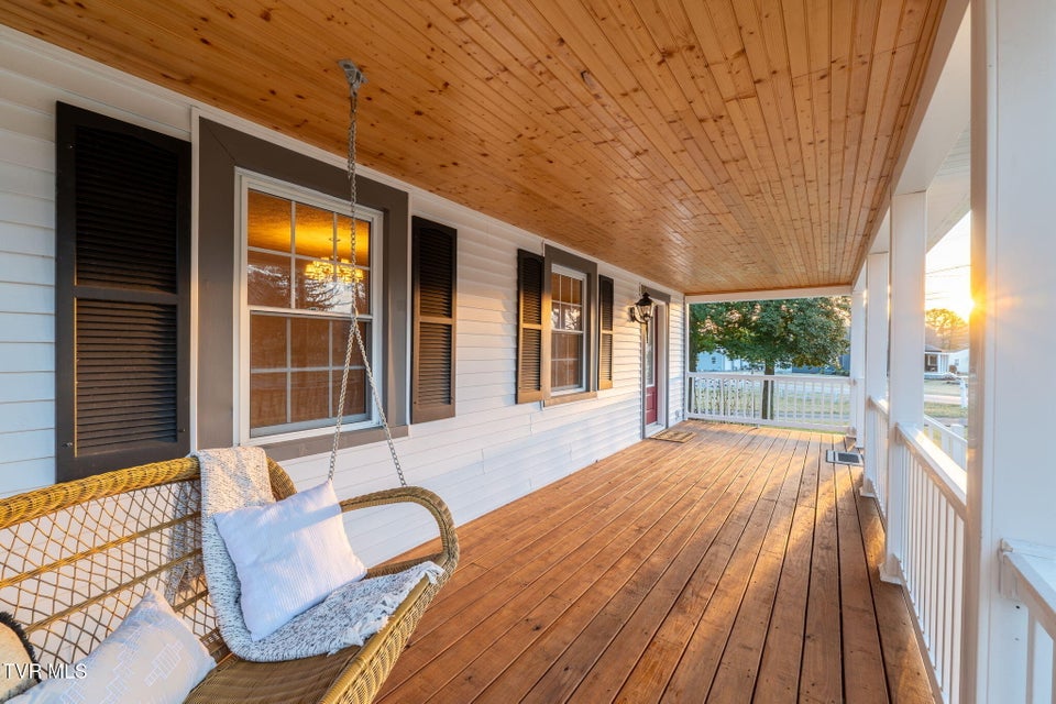 Photo #28: 2111 Lee Highway