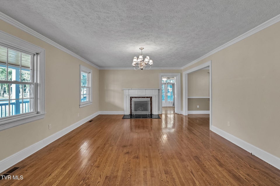 Photo #33: 2111 Lee Highway