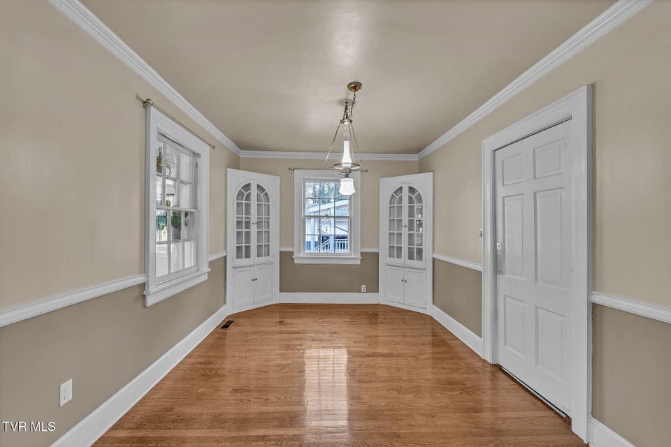 Photo #35: 2111 Lee Highway