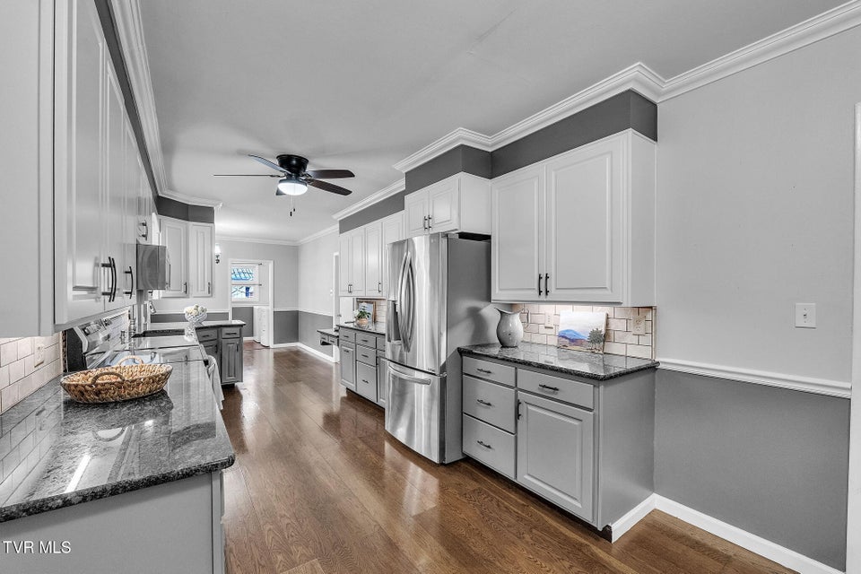 Photo #36: 2111 Lee Highway