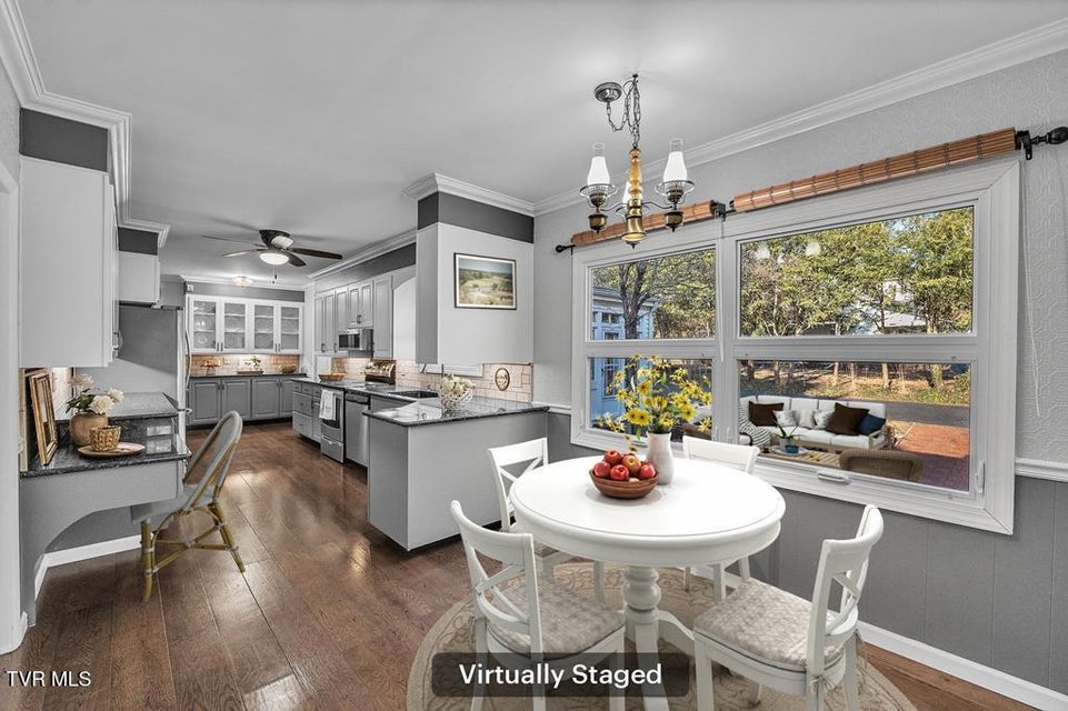 Photo #37: 2111 Lee Highway