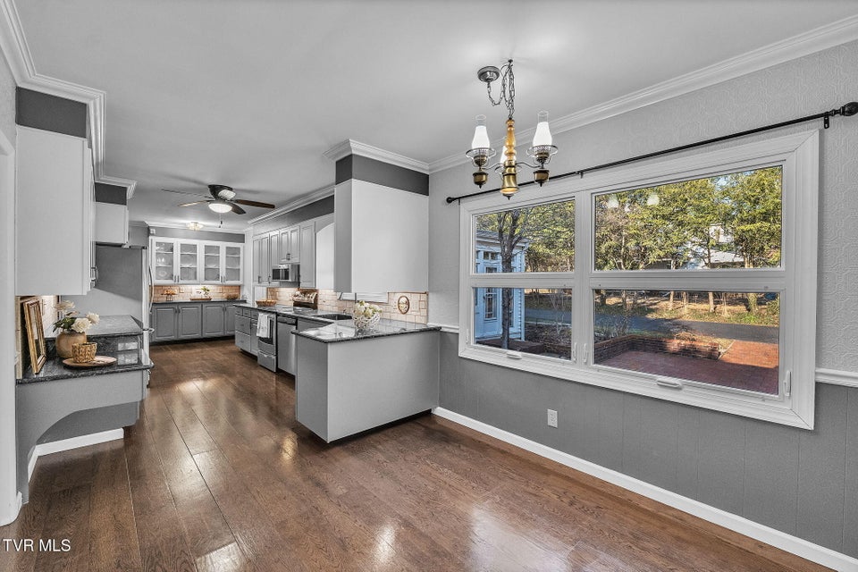 Photo #38: 2111 Lee Highway