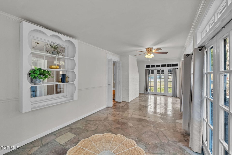 Photo #40: 2111 Lee Highway