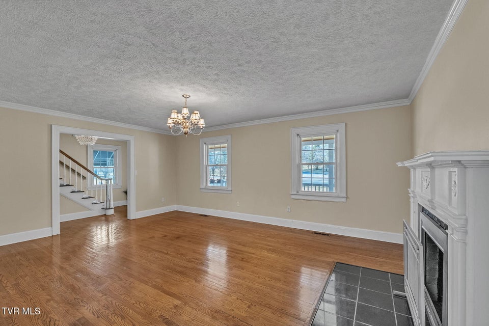 Photo #46: 2111 Lee Highway