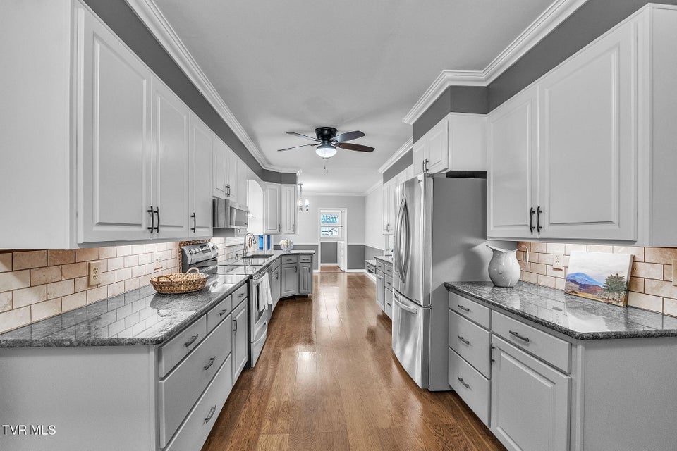 Photo #49: 2111 Lee Highway