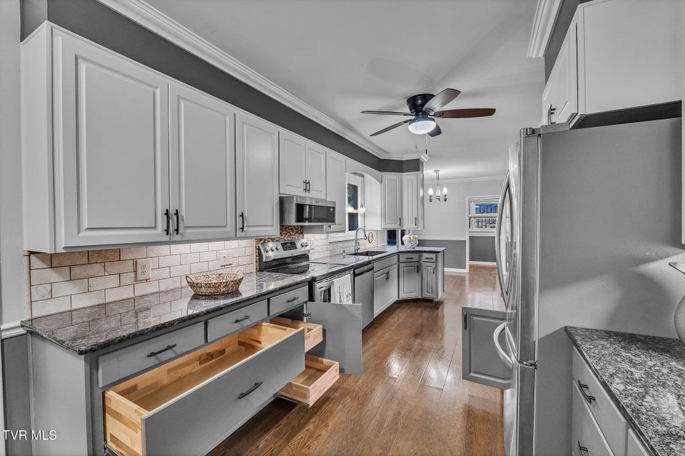 Photo #50: 2111 Lee Highway