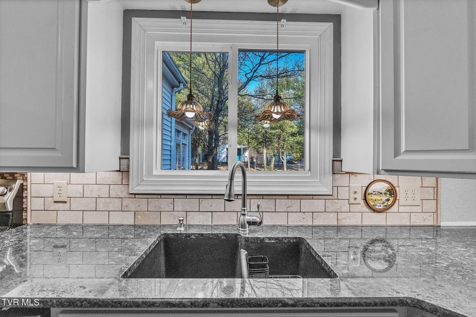 Photo #52: 2111 Lee Highway