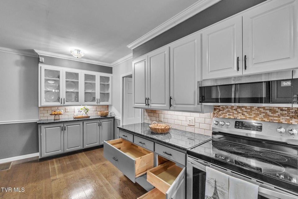 Photo #53: 2111 Lee Highway