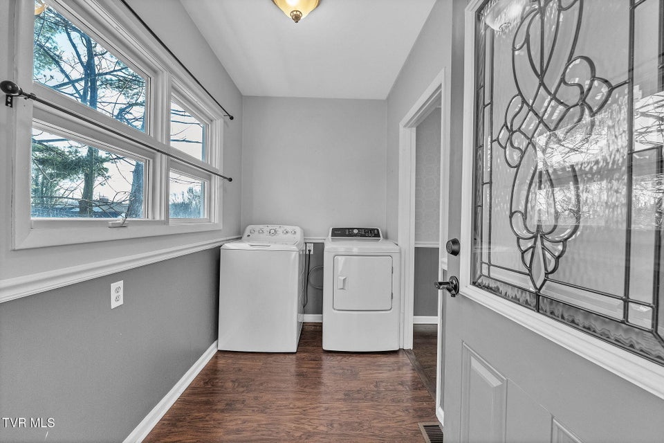 Photo #58: 2111 Lee Highway