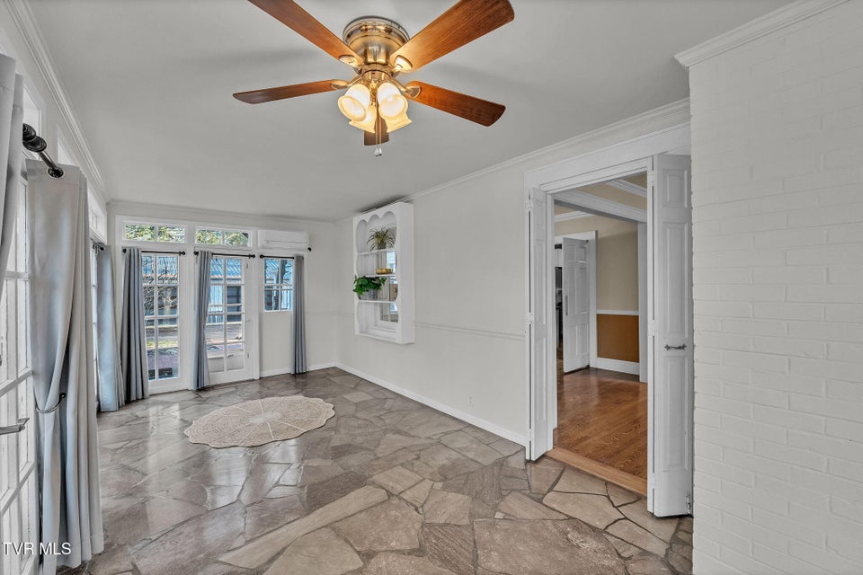 Photo #61: 2111 Lee Highway