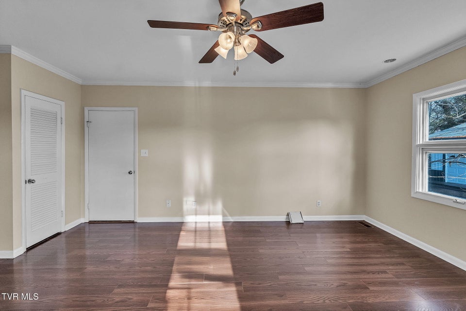 Photo #63: 2111 Lee Highway